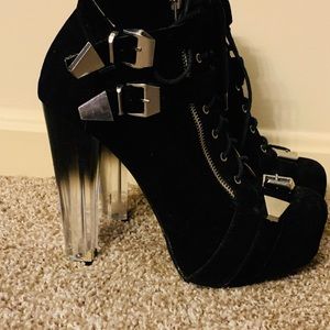 Platform pumps with zipper detail